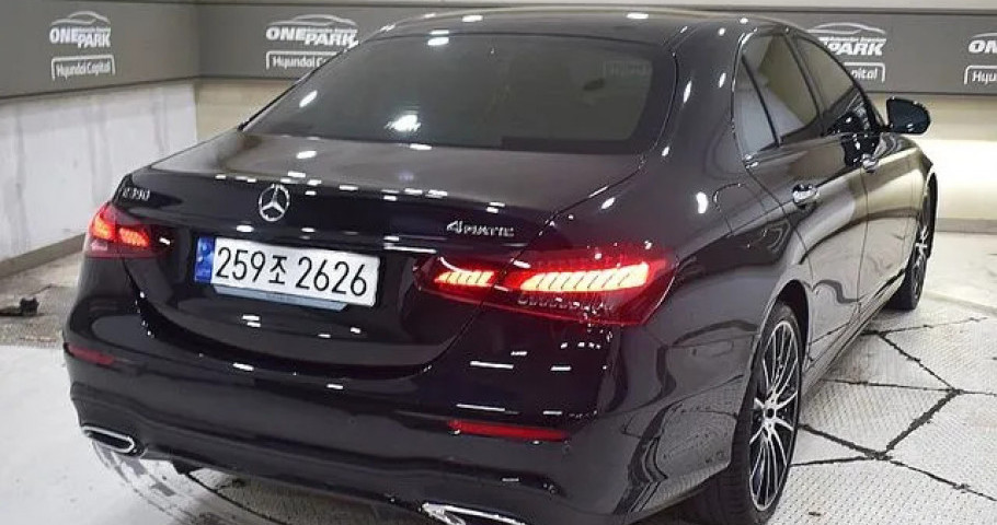 Mercedes-Benz E-Class 
