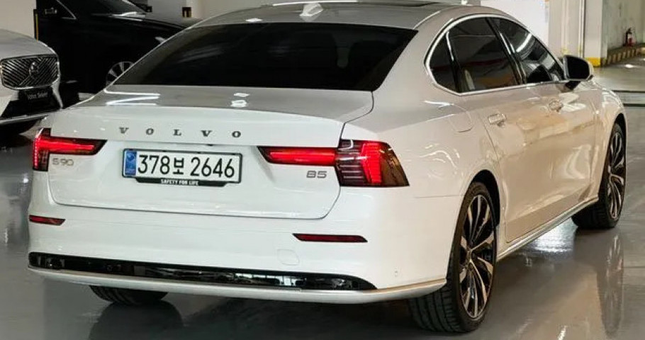 Volvo S90 