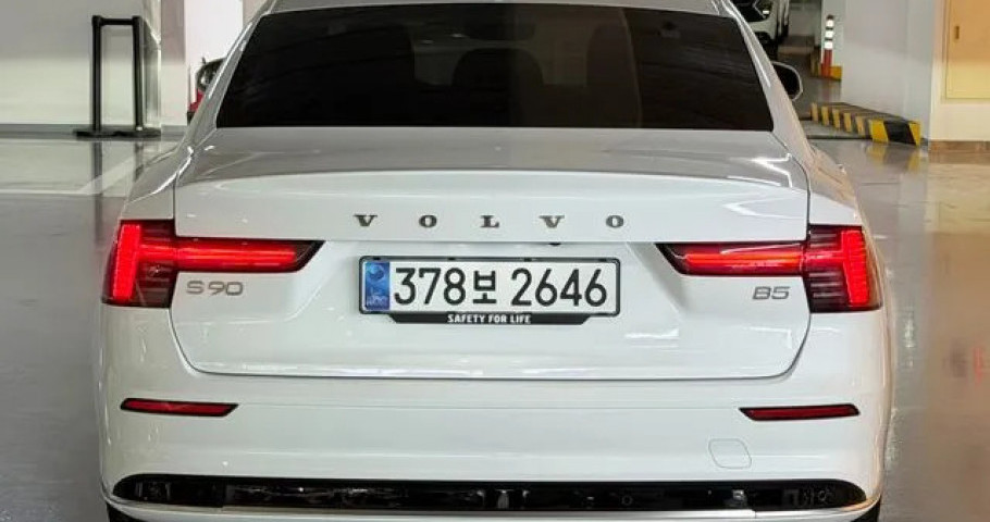 Volvo S90 