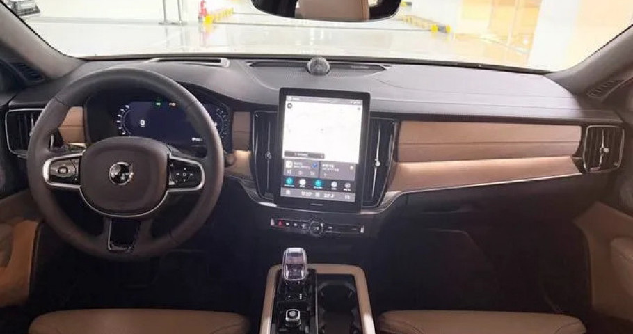 Volvo S90 