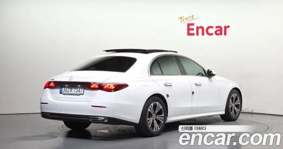 Mercedes-Benz E-Class 