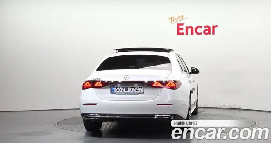 Mercedes-Benz E-Class 