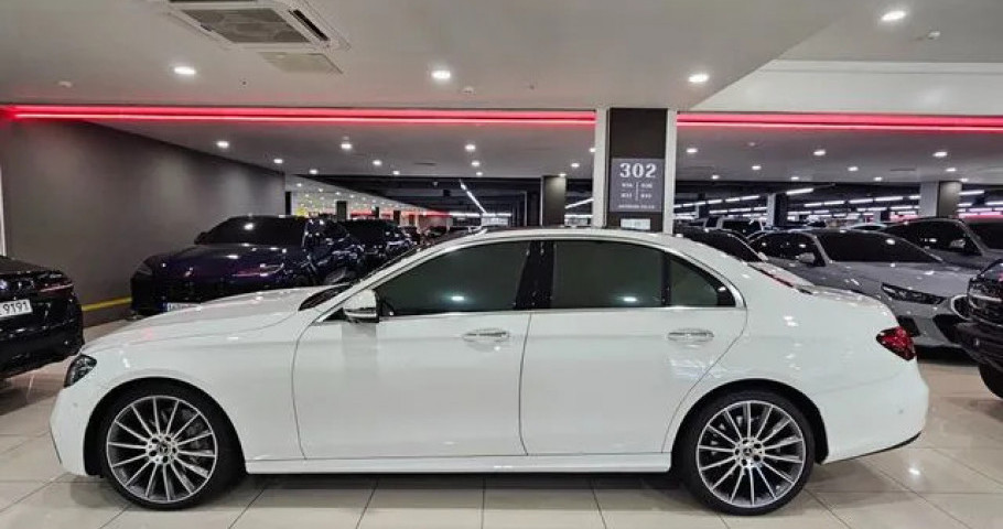 Mercedes-Benz E-Class 