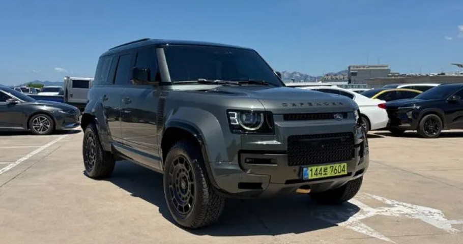 Land Rover Defender 