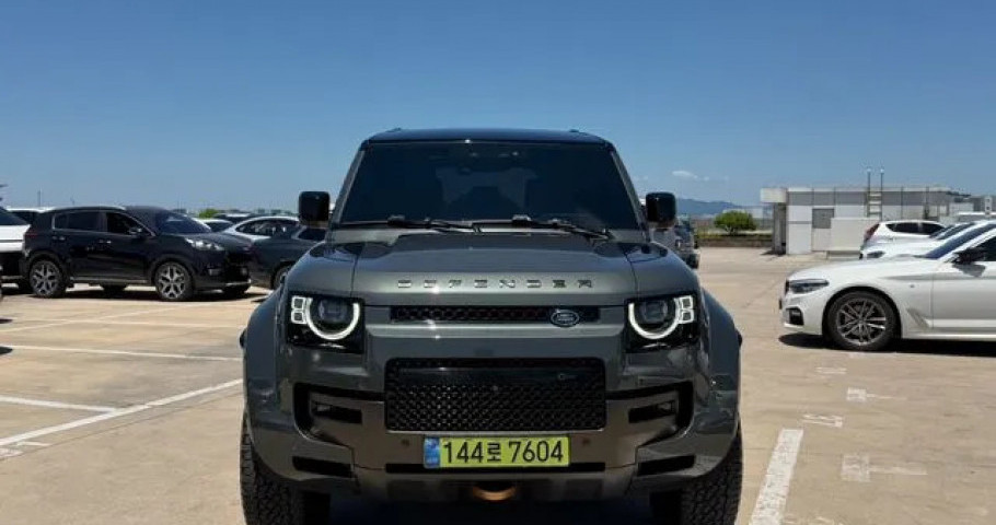 Land Rover Defender 