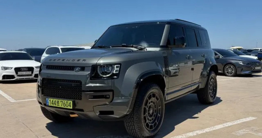 Land Rover Defender 