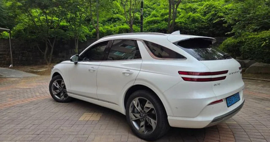 Genesis Gv70 