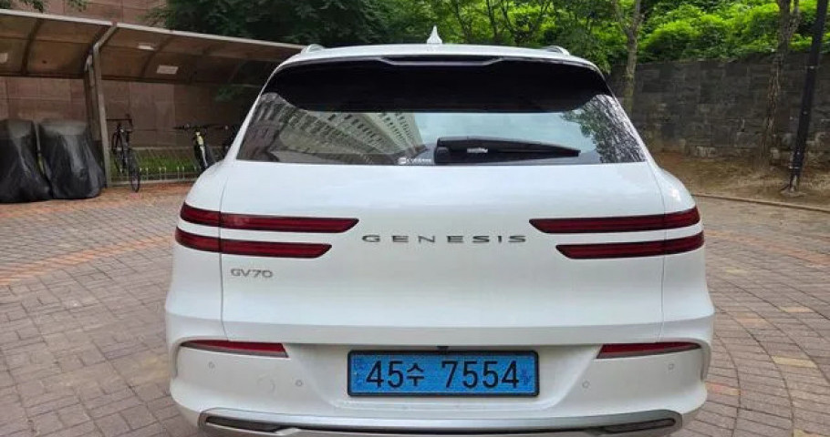Genesis Gv70 
