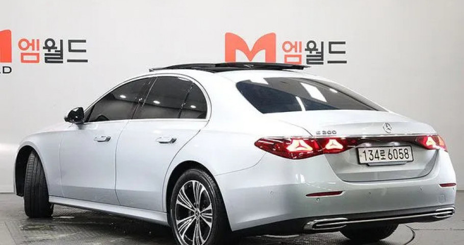 Mercedes-Benz E-Class 