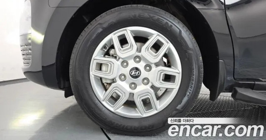 Hyundai Staria 