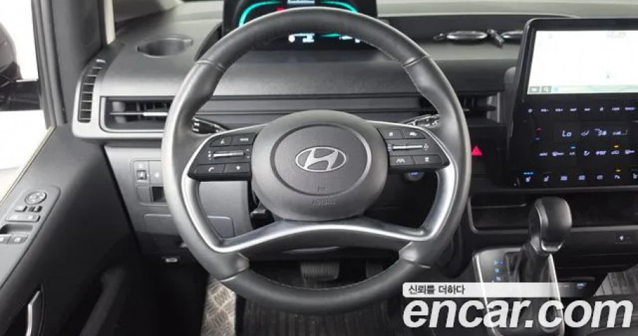 Hyundai Staria 