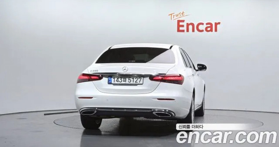 Mercedes-Benz E-Class 