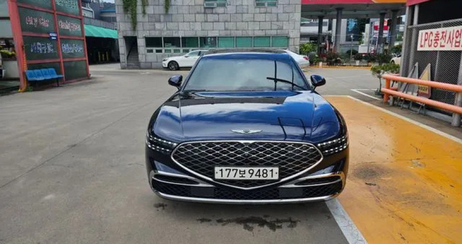 Genesis G90 