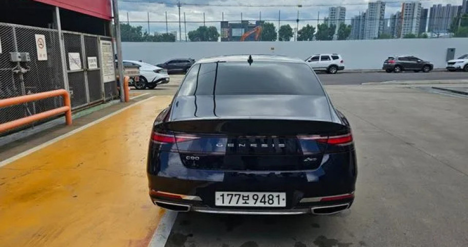 Genesis G90 