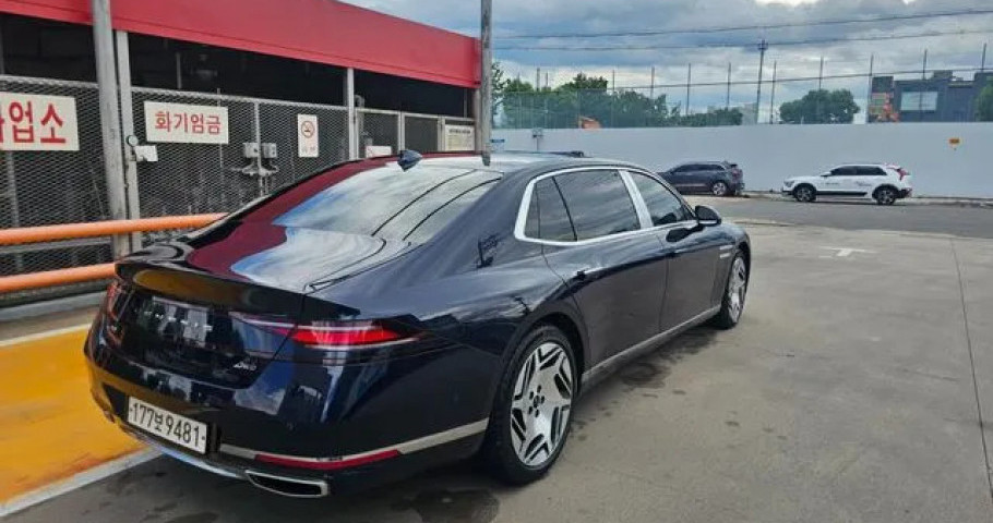 Genesis G90 