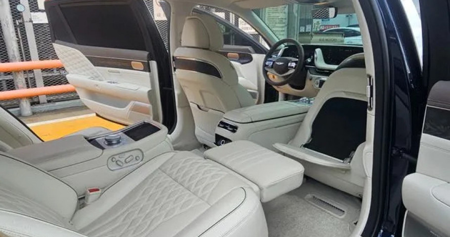 Genesis G90 