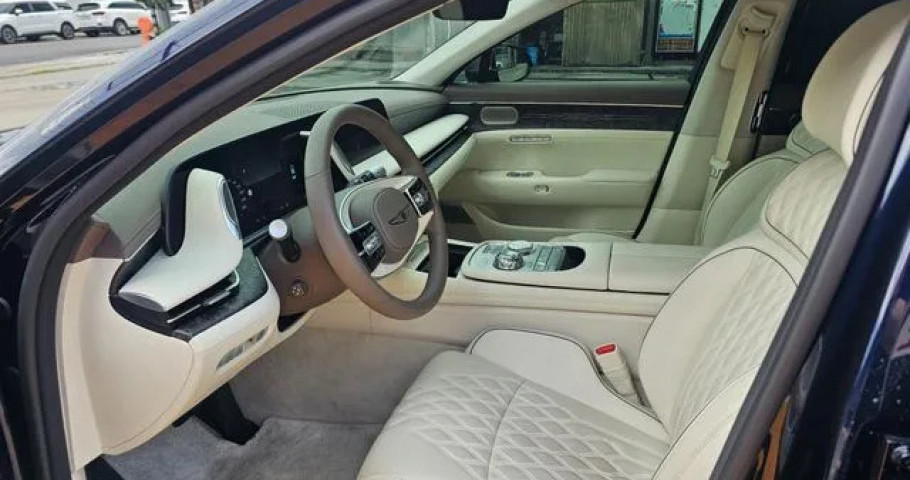 Genesis G90 