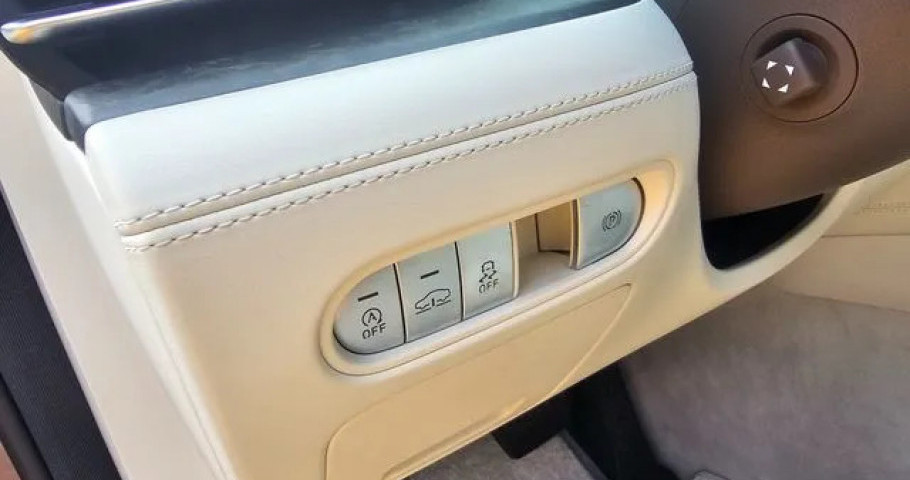 Genesis G90 