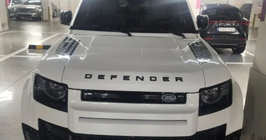 Land Rover Defender 