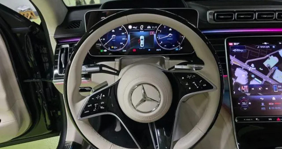 Mercedes-Benz S-Class 