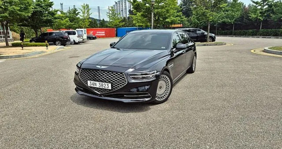 Genesis G90 