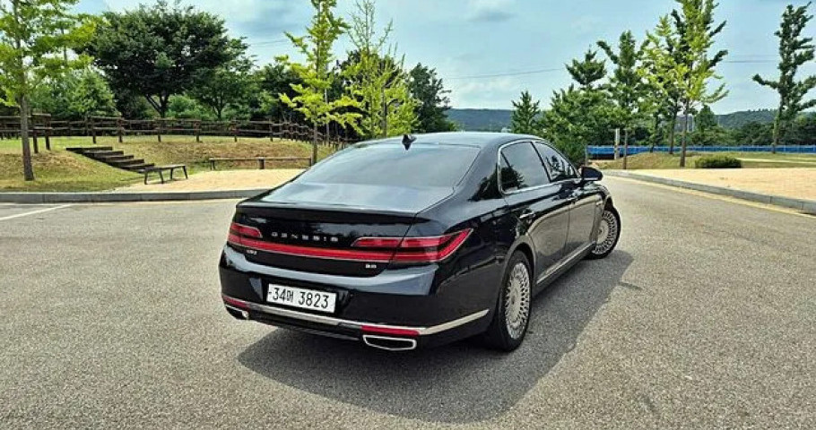 Genesis G90 
