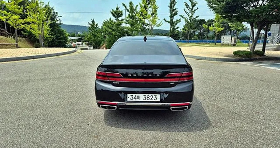 Genesis G90 