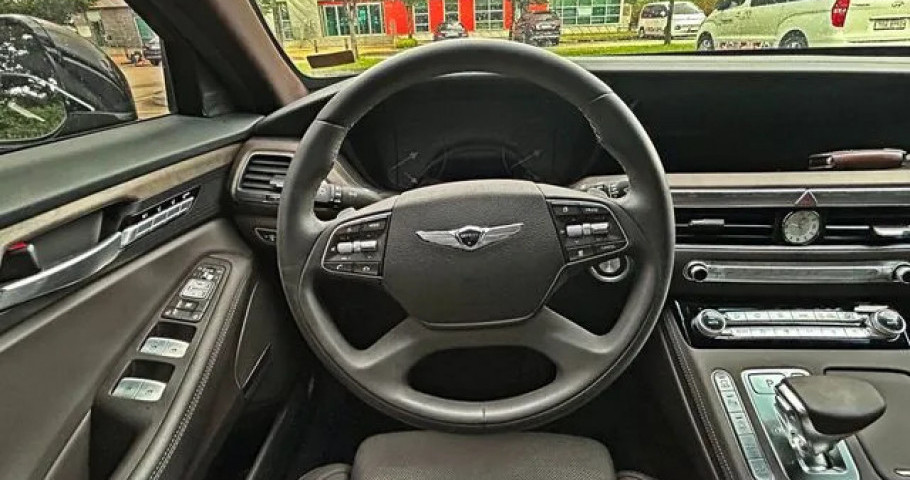 Genesis G90 