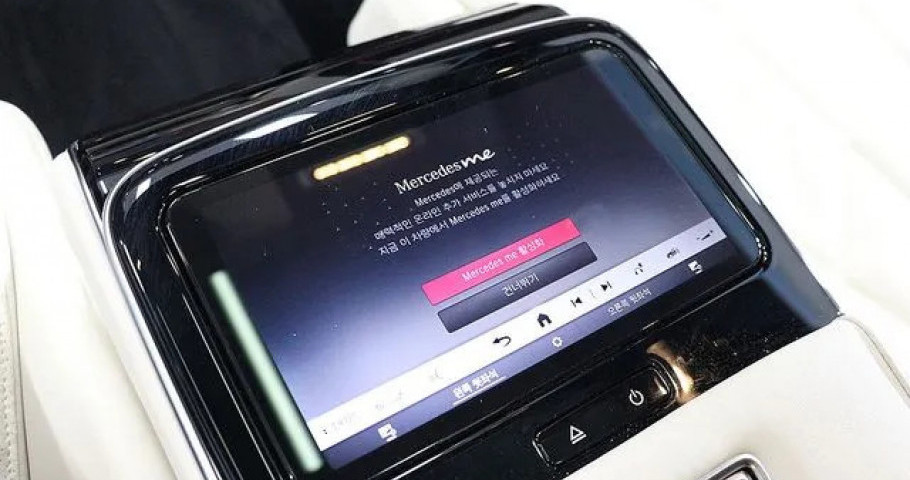 Mercedes-Benz S-Class 