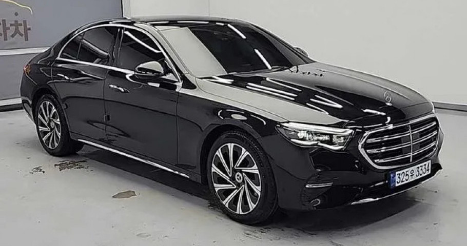 Mercedes-Benz E-Class 