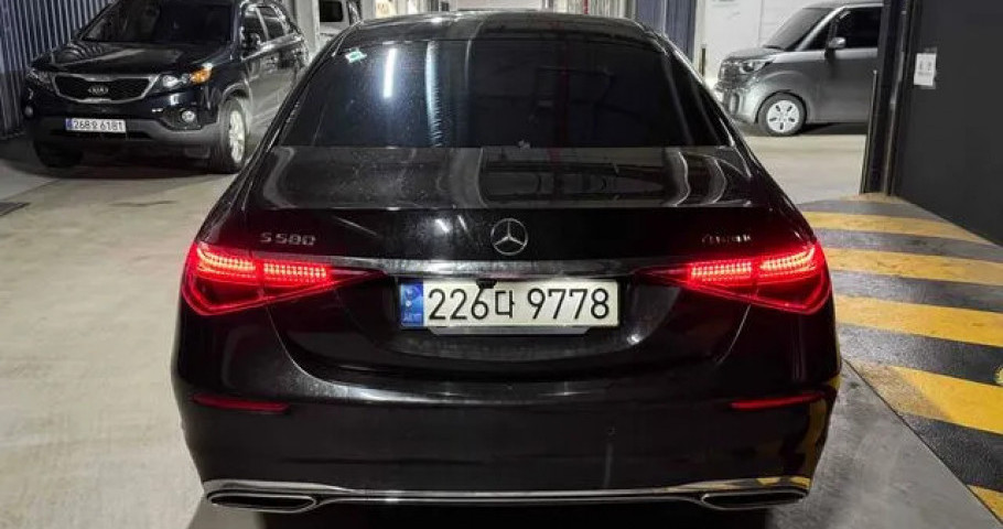 Mercedes-Benz S-Class 