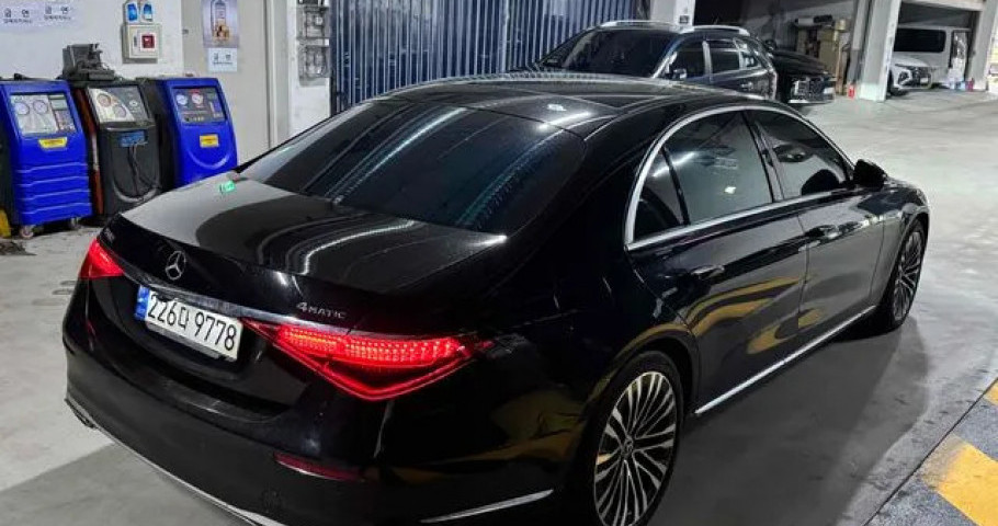 Mercedes-Benz S-Class 