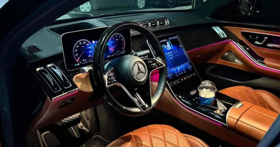 Mercedes-Benz S-Class 