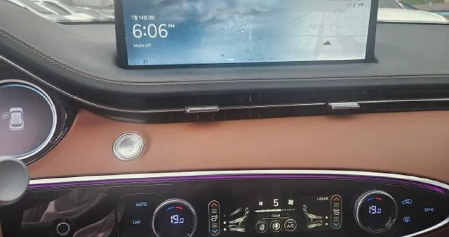 Genesis Gv70 