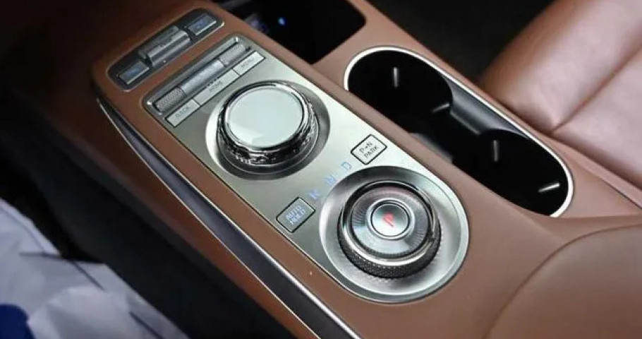 Genesis Gv70 