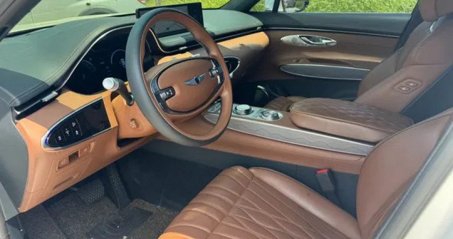 Genesis Gv70 