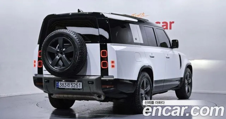 Land Rover Defender 