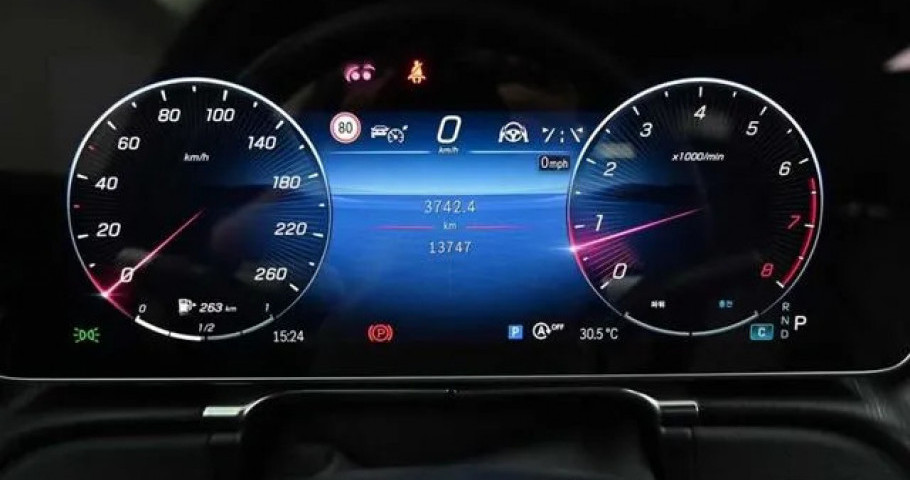 Mercedes-Benz S-Class 