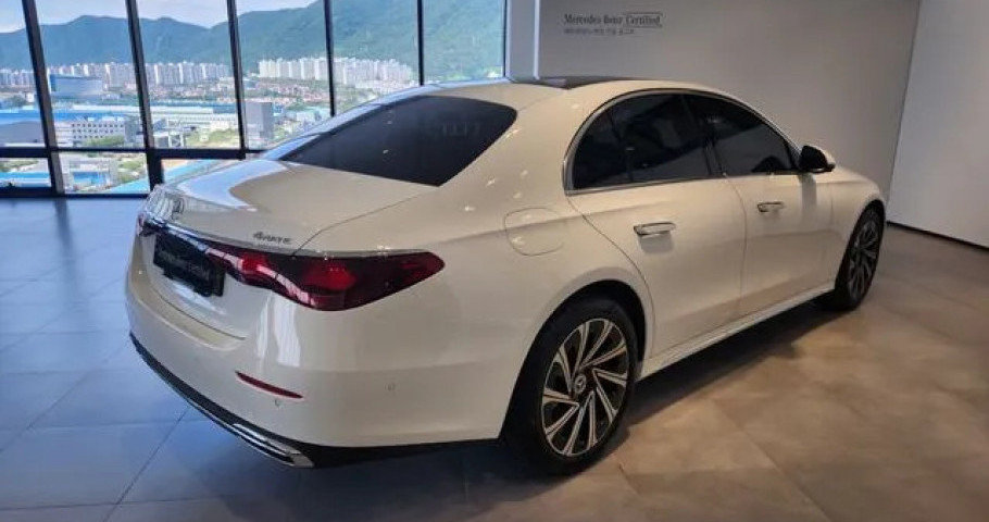 Mercedes-Benz E-Class 
