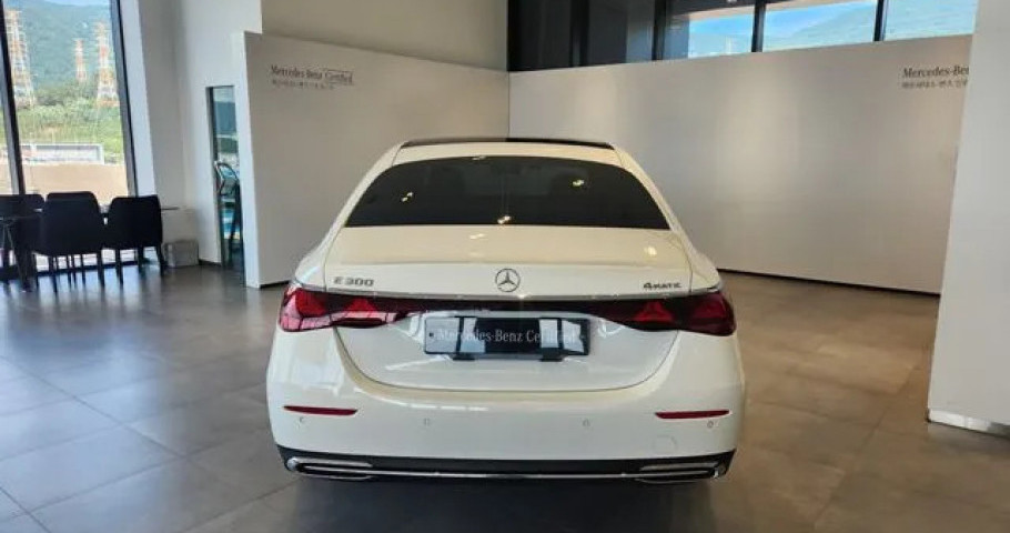 Mercedes-Benz E-Class 