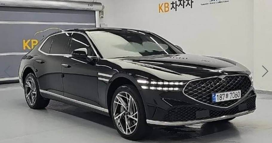 Genesis G90 