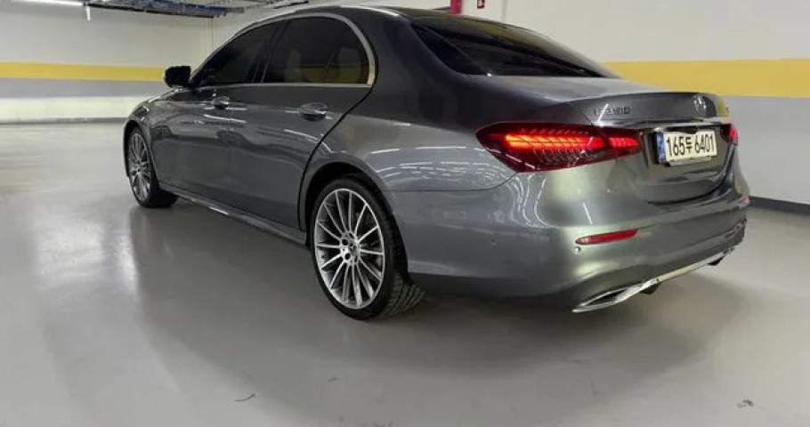 Mercedes-Benz E-Class 