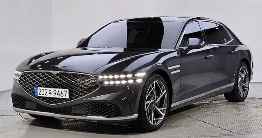 Genesis G90 