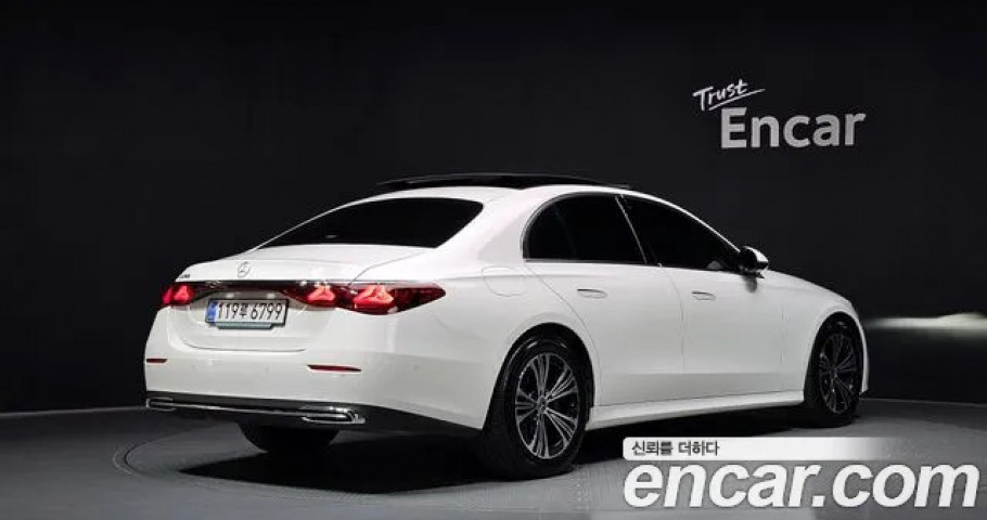 Mercedes-Benz E-Class 
