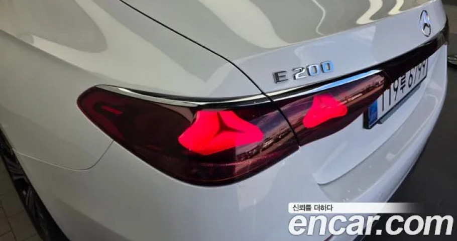 Mercedes-Benz E-Class 