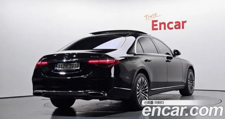 Mercedes-Benz S-Class 