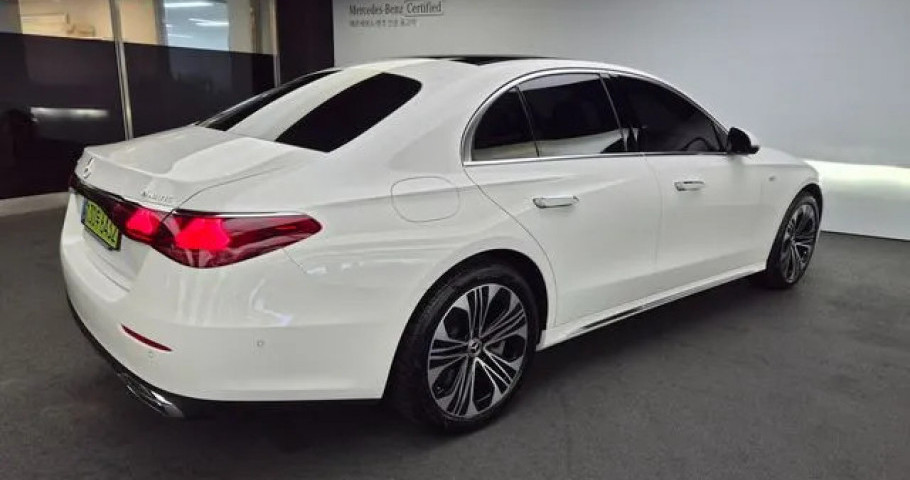 Mercedes-Benz E-Class 