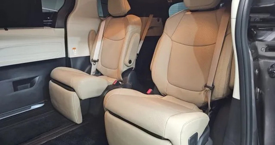 Toyota Sienna 