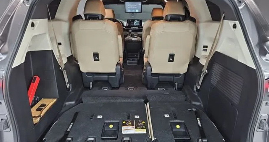 Toyota Sienna 