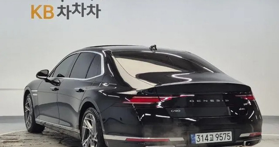 Genesis G90 